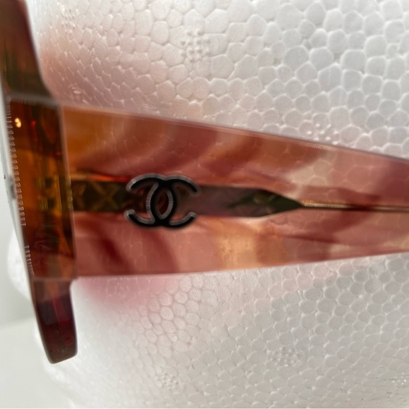 Chanel Tortoise Sunglasses, 19mm, includes box and soft carry case - Picture 6 of 12